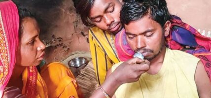 अस्पतालले मृत घोषणा गरेका व्यक्ति जीवितै भेटिएपछि…