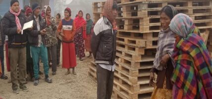 झापामा विपन्न परिवारलाई खाट वितरण