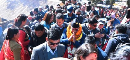 एमाले अध्यक्ष ओली साली नदीको दर्शन गर्न पुगे साँखु