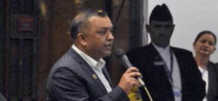 गृहमन्त्री लामिछाने मुछिएको सहकारी ठगी प्रकरणमा प्रहरीले छानबिन गर्न सक्छ ? : गगन थापा