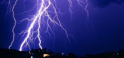 चट्याङ र आगलागीले बैशाख महिनामा २७ जनाको मृत्यु