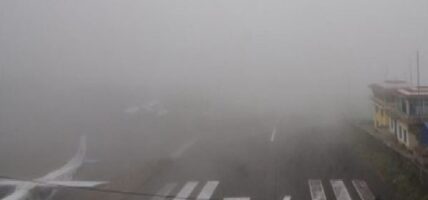 लुक्लामा हवाई उडान प्रभावित हुँदा पर्यटक समस्यामा