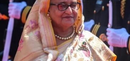 बङ्गलादेशकी प्रधानमन्त्री हसिना राजीनामापछि भागेर भारतमा