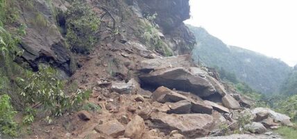 पहिराका कारण अवरुद्ध राजमार्ग खुल्यो