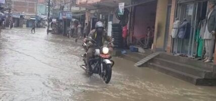 वनस्थलीस्थित ढलमा चालकसहित मोटरसाइकल खस्यो