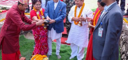 सर्वोच्चको अन्तरिम आदेशले रोकियो एमालेको भवन निर्माणको कार्य