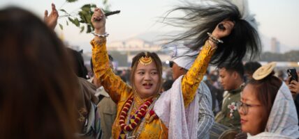 टुँडिखेलमा शनिबार साकेला नाचेर उधौली मनाए