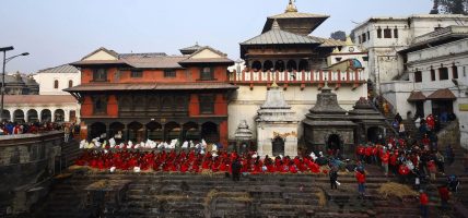 दर्शनका लागि बिहान २ बजेदेखि खुल्दै छ पशुपतिनाथ मन्दिर
