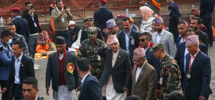 पशुपतिनाथको दर्शनमा पुगे राष्ट्रपति, प्रधानमन्त्री