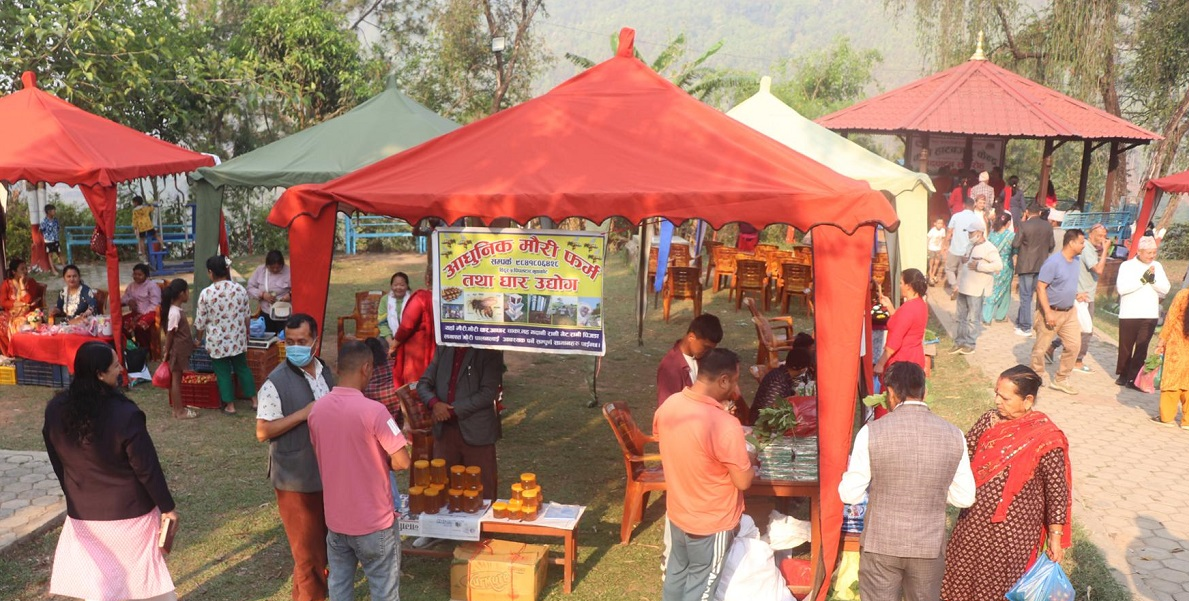 नुवाकोटको नगरपालिकाले किसानले उत्पादन गरेको कृषि सामग्री हाटबजार सञ्चालनमा